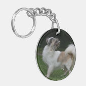 Langhaarige Chihuahua, die Kamera betrachten Schlüsselanhänger (Vorderseite links)