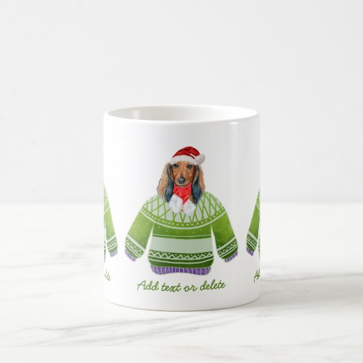 Langhaarige Dackel, die einen üppigen Xmas-Hund tr Kaffeetasse (Mittel)
