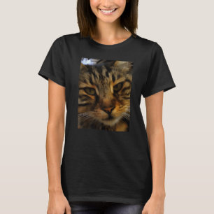 Langhaarige getigerte Katze, künstlerisches Hausti T-Shirt