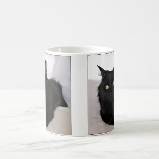 Langhaarige Schwarze Katze Entspannen auf dem Sofa Kaffeetasse (Mittel)