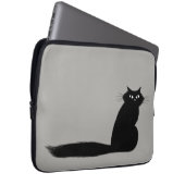 Langhaarige schwarze Katze mit langatmigem Schwanz Laptopschutzhülle (Vorne Rechts)