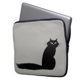 Langhaarige schwarze Katze mit langatmigem Schwanz Laptopschutzhülle (Vorderseite Links)