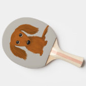 Langhaariger roter Dackel-Cartoon-Hund der Tischtennis Schläger (Seitenansicht)