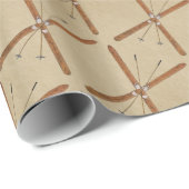 Langlaufski auf altem Papier Geschenkpapier (Rolleneckpunkt)