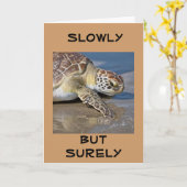 "LANGSAM, ABER SICHER" für IHREN **70. GEBURTSTAG* Karte (Gelbe Blume)