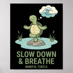 Langsam atmen, achtsame Schildkröten-Yogahaltung A Poster