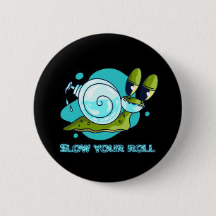 Langsam mit Sanitizer die sonnige Schnecke Button