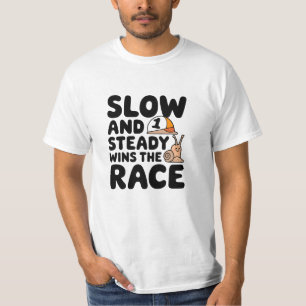 Langsam und standhaft gewinnt das Rennen T-Shirt