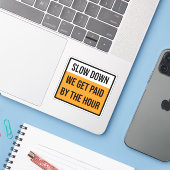 Langsam werden wir mit dem Stundenzeichen bezahlt Aufkleber (Laptop mit iPhone)