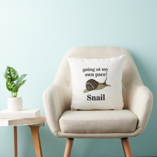 Langsam wie eine Schnecke, die in ihrem eigenen Te Kissen
