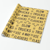 Langsame LKWs Straßenschild Geschenkpapier (Ungerollt)