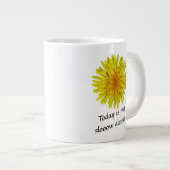 Langsame Tagesgelb-Löwenzahn-Blume irgendein Text Jumbo-Tasse (Vorderseite Rechts)
