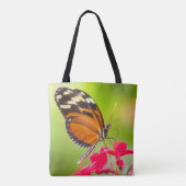 Langschwanzschmetterling auf roter Blume Tasche (Rückseite)
