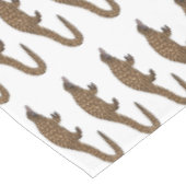 Langtailed Pangolin Cartoon Tischdecke (Schrägansicht)
