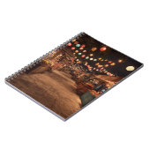 Lantern-Lit Night Market Street Scene Notizblock (Linke Seite)