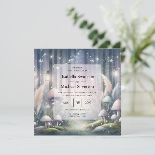 Lanternlight Dreams Bezaubernde Waldhochzeit Einladung (Stehend Vorderseite)
