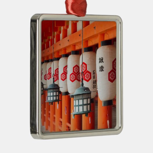 Lanterns im Itsukushima-Schrein Ornament Aus Metall (Rechts)