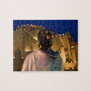 Lanterns light adobe Gebäude mit indischen Puzzle