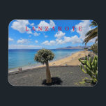 Lanzarote Strand- und Wolkenansicht Magnet<br><div class="desc">Ein Bild,  das den Blick auf einen Strand auf Lanzarote auf den Kanarischen Inseln auf einem Souvenir-Kühlschrankmagnet verspricht.</div>