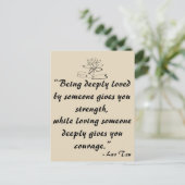 Lao Tzu Liebe Zitat Postkarte (Stehend Vorderseite)