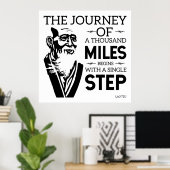 Lao Tzu Wisdom | Schwarz | Tausend Meilen Poster (Heimbüro)