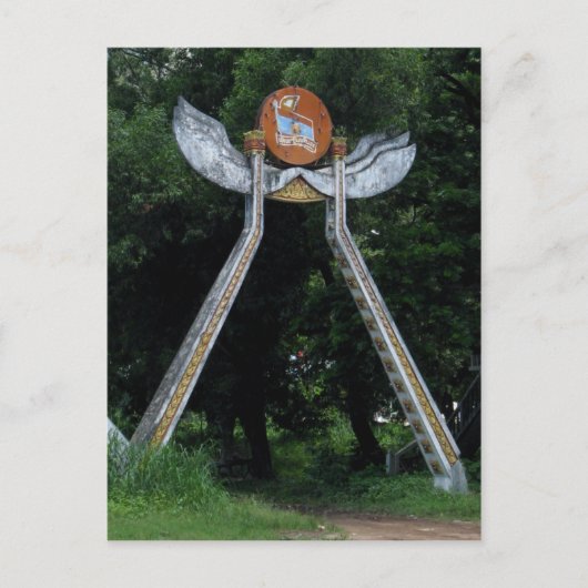 Laotian Gate Postkarte (Vorderseite)