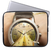 Laptop Cover Featuring Latest Watch Model – Trendy (Vorderseite)