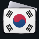 Laptop-Sieb auf der südkoreanischen Flagge Laptopschutzhülle<br><div class="desc">Schützen Sie Ihre Technik mit einer Touch südkoreanischen Stolzes mit unserem exklusiven Laptop-Ärmel mit der Flagge Südkoreas! Dieser Laptop-Ärmel ist mit viel Liebe zum Detail gestaltet und ist mehr als nur ein funktionales Accessoire; er ist eine Feier des südkoreanischen Kulturerbes und des kulturellen Stolzes. Das lebendige Design zeigt die ikonische...</div>