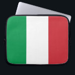 Laptop-Sieb mit italienischer Flagge Laptopschutzhülle<br><div class="desc">Mit unserem exklusiven Laptop-Ärmel unter der Flagge Italiens fügen Sie Ihrem Tech-Accessoire eine Touch italienischer Eleganz hinzu! Dieser Ärmel ist mit viel Liebe zum Detail gestaltet und ist mehr als nur funktional; er ist eine Feier des italienischen Erbes und des Nationalstolzes. Das kühne Design zeigt stolz die ikonischen Elemente der...</div>