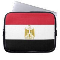 Laptop-Sieb unter ägyptischer Flagge