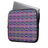 Laptop sleeve with a vibrant geometric pattern (Vorderseite Links)