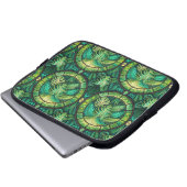 Laptop sleeve with a vibrant green botanical  (Vorne Knopf)