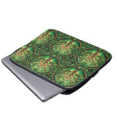 Laptop sleeve with vibrant tree of life pattern (Vorne Knopf)