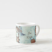 Lärchenkegel auf frisch blauen Schnee Espressotasse (Vorderseite Rechts)