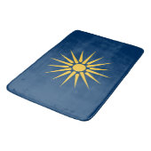 Large bath mat with flag of Macedonia, Greece Badematte (Schrägansicht)