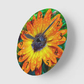 Large Golden Flower Close Up Runde Wanduhr (Winkel)