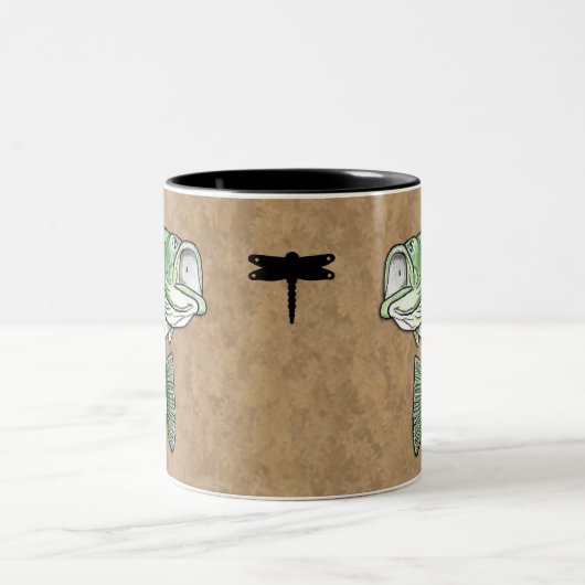 Largemouth Bass Jumping Dragonfly Angeln Zweifarbige Tasse (Mittel)