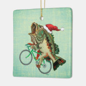 Largemouth Bass Reiten mit Weihnachtsmannmütze Keramikornament (Links)