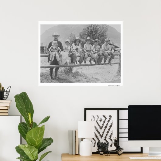 Larry Larom mit sechs Kindern. Poster (Heimbüro)