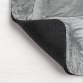 Larry Larom und eine Frauenaufstellung Mousepad (Ecke)