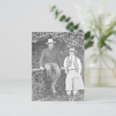 Larry Larom und eine Frauenaufstellung Postkarte (Stehend Vorderseite)