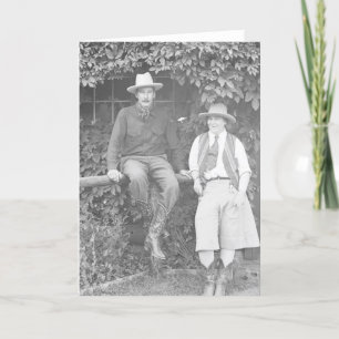 Larry Larom und eine posierende Frau. Karte