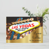 Las Vegas Sign Informal Fun Wedding Einladung (Stehend Vorderseite)