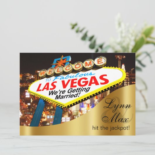Las Vegas Sign Informal Fun Wedding Einladung (Stehend Vorderseite)