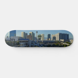Las Vegas-Streifen voran Skateboard