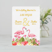 Las Vegas Wedding Pink Flamingos Golden Foil Folieneinladung (Stehend vorne)