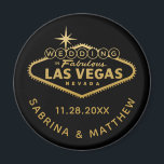 Las Vegas Wedding Save the Date oder Bevorzugung Magnet<br><div class="desc">Das berühmte Las Vegas-Zeichen, personalisiert in Imitate Goldfolie für Ihre Hochzeit auf einem Magneten, ein einzigartiges Save the Date für eine Las Vegas Hochzeit und eine tolle Gastgeschenk Hochzeit, Brautparty Geschenk, Brautjungfrau und Trauzeuge Geschenk, Brautparty Preis, oder Bachelorette oder Bachelor-Party-Muss. Ein tolles Geschenk für ein Paar, das in Las Vegas...</div>