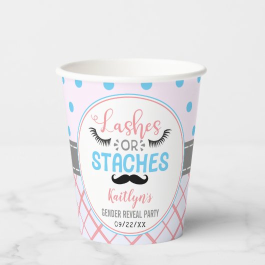 "Lashes or staches" Modernes Party zur Aufdeckung Pappbecher (Vorderseite)