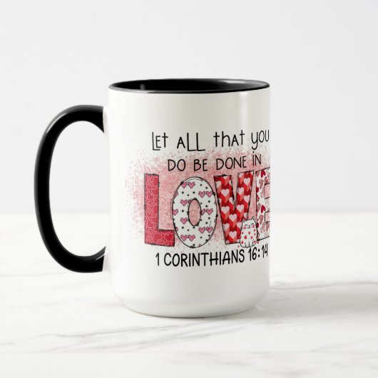 Lass alles, was du in LIEBE, Schrift machst Tasse (Links)