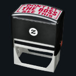 Lass BOSS NICHT, DIESEN Funny Sarcasm Spaß Joke ZU Permastempel<br><div class="desc">Lass DEM BOSS NICHT DIESE Funny Sarcasm Spaß Self Inking Briefmarke SEHEN - Jeder Text kann angepasst werden, so ändern Sie den Wortlaut, was Sie gewollt haben. Ihre Wahl der Farbe. Einfaches, modernes minimalistisches Design kommt genau auf den Punkt. Sarcastic Zitat macht ein lustiges Geschenk für Büroangestellte, Mitarbeiter, Chef, Sekretärin,...</div>